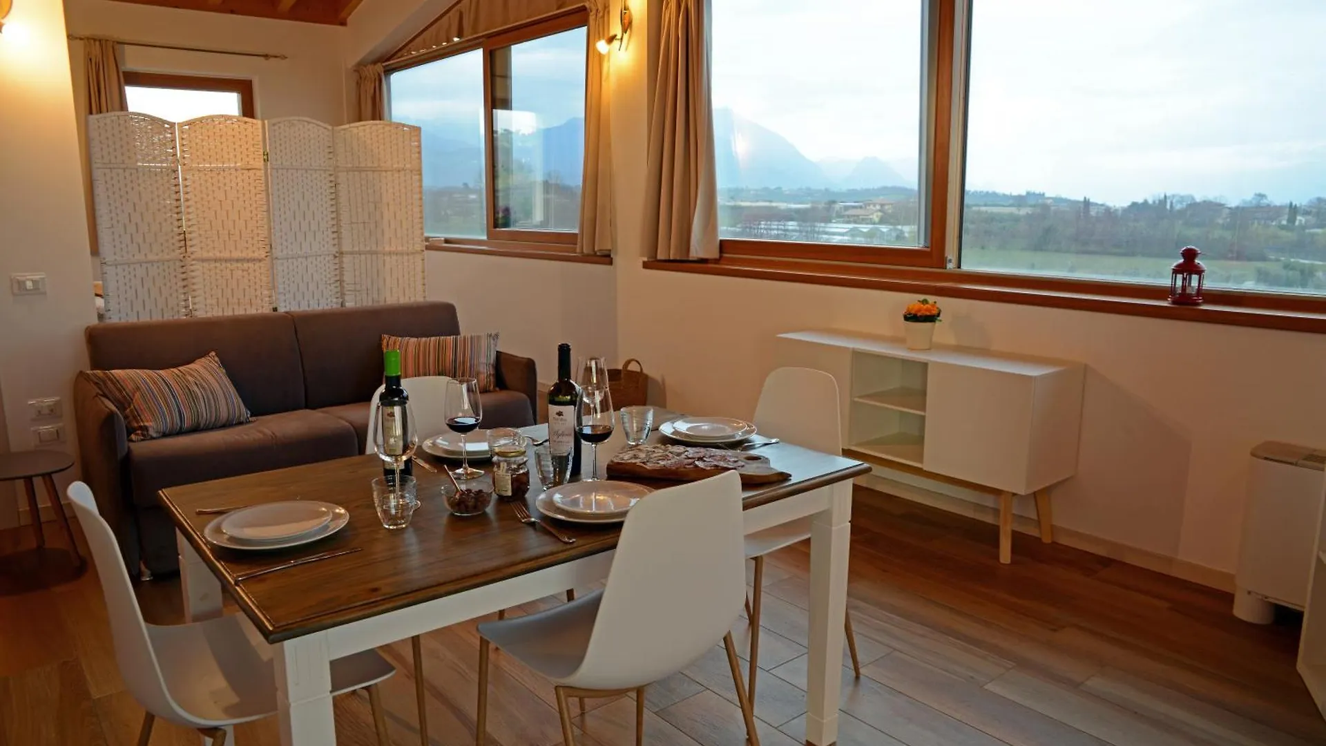 Agriturismo Fioralba 波尔佩纳泽德尔加尔达 农家乐